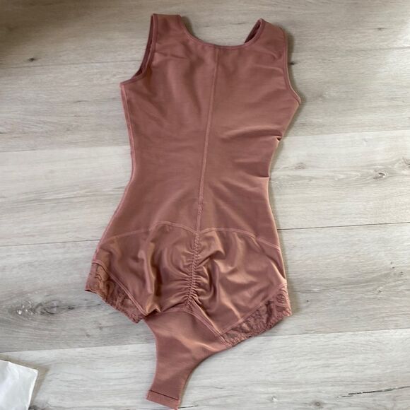 JOSHINE Butt Lifter Girdle w/ snaps & hooks Rosy Brown M NWT in pkg - Picture 5 of 8